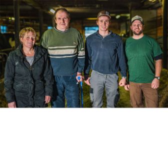 Huebelihof_Baumann_Diessbach_Familie_zugeschnitten