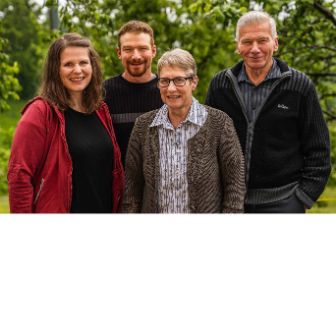 Schattige-Schwendi_Hofstetter_Oberbalm_Familie_zugeschnitten