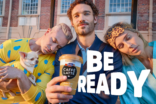 Emmi CAFFÈ LATTE Be Ready Brand Key Visual Teaser Bus Station