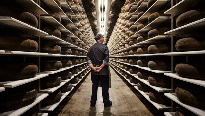 Hoehlenmeister steht in der KALTBACH Hoehle