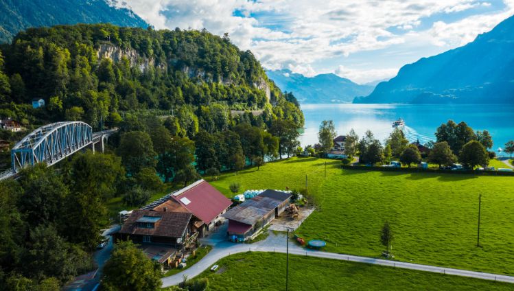 Hof_Lanzenen_Balmer-Müllener_Interlaken_Drohne