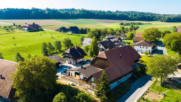 Urs&Samuel_Isch_Landwirtschaftsbetrieb_Isch_Etzelkofen_Drohne