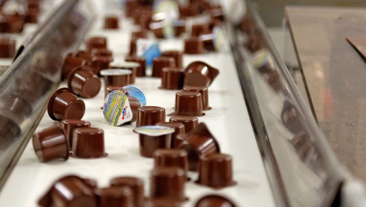 kaffeerahmdeckeli-stage-simple