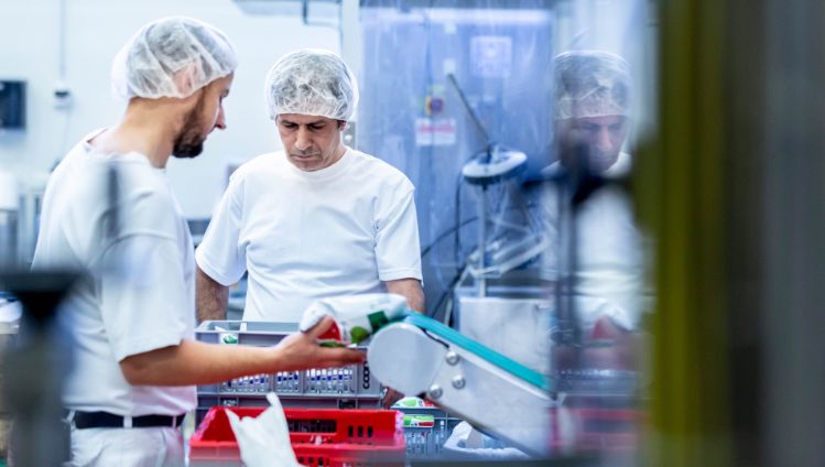 stories-lernende-produktion-mitarbeiter-stage