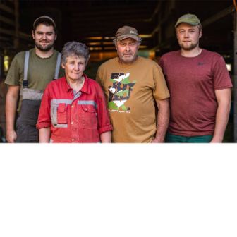 Gartenmatthof_Pfaeffli_Wilderswil_Familie_zugeschnitten