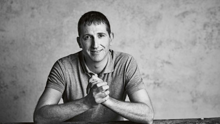 stories-employee-development-simon-brunner-portrait-stage-pic