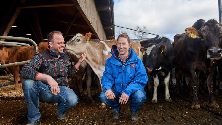 Sonnenhof Burger, Anna und Lukas Burger, Rudolfstetten_Ganzkörper_4