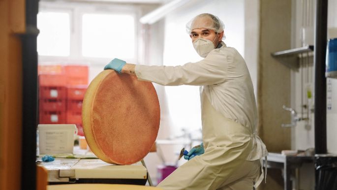 aut-ueberemmi-kaesekeller-affineur