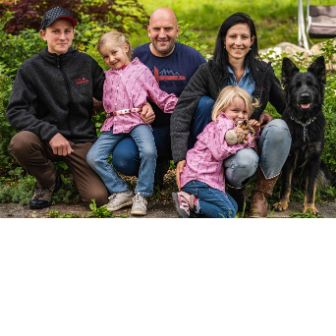Ballmoosscheuer_Aebi_Heimiswil_Familie_zugeschnitten