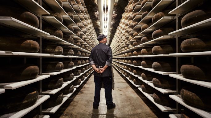 Hoehlenmeister steht in der KALTBACH Hoehle