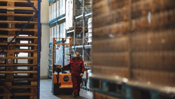 aut-ueberemmi-lager-hochregal-stapler