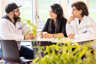 stories-familie-oktay-office-stage