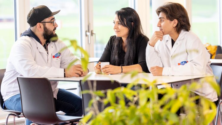 stories-familie-oktay-office-stage