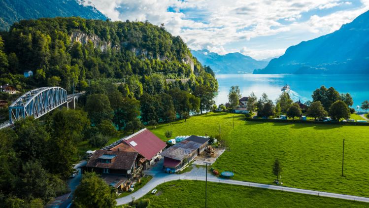 Hof_Lanzenen_Balmer-Müllener_Interlaken_Drohne