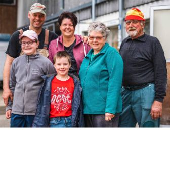 Santelhof_Buetler-Flury_Haegendorf_Familie_zugeschnitten
