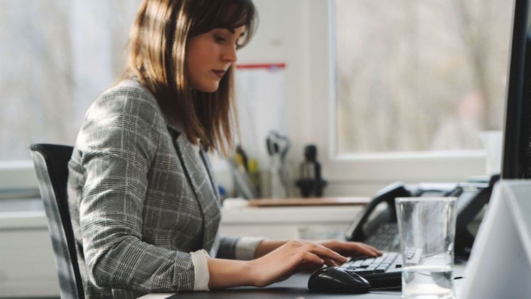 aut-ueber-emmi-karriere-administration