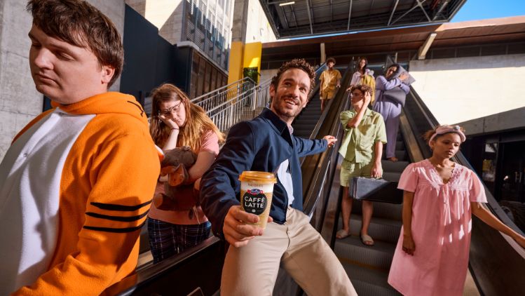 Emmi CAFFÈ LATTE Be Ready Trainstation Escalator 16x9