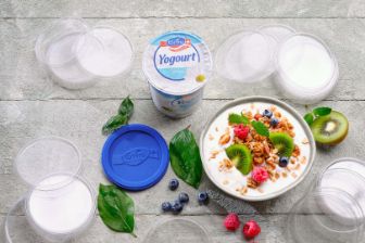 plastik-oben-ohne-yogourt-stuelpdeckel-plastkikdeckel-muesli-stage