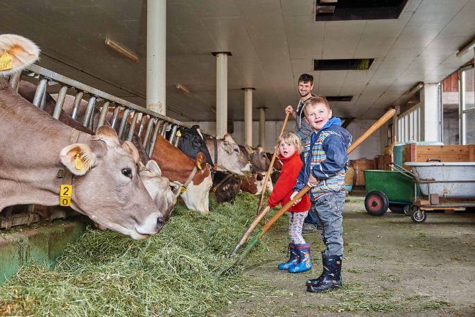 Bleichi_Andreas Krieg, Niederurnen_Stall mit Kind