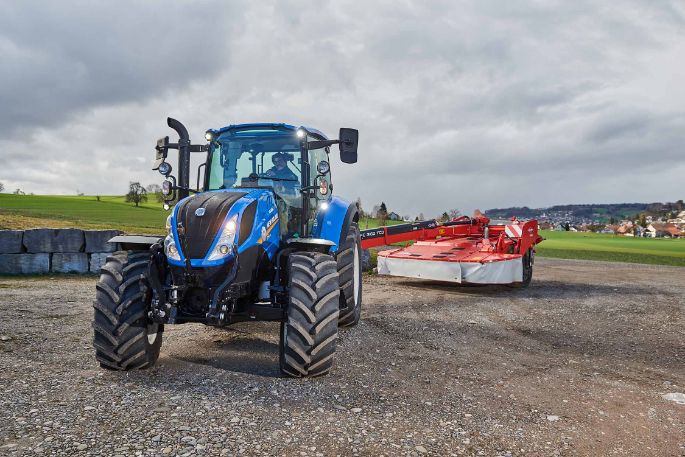 Hof Keller, Fritz Keller Jun. , Niederweningen_Traktor