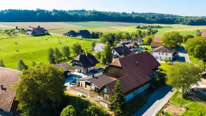 Urs&Samuel_Isch_Landwirtschaftsbetrieb_Isch_Etzelkofen_Drohne