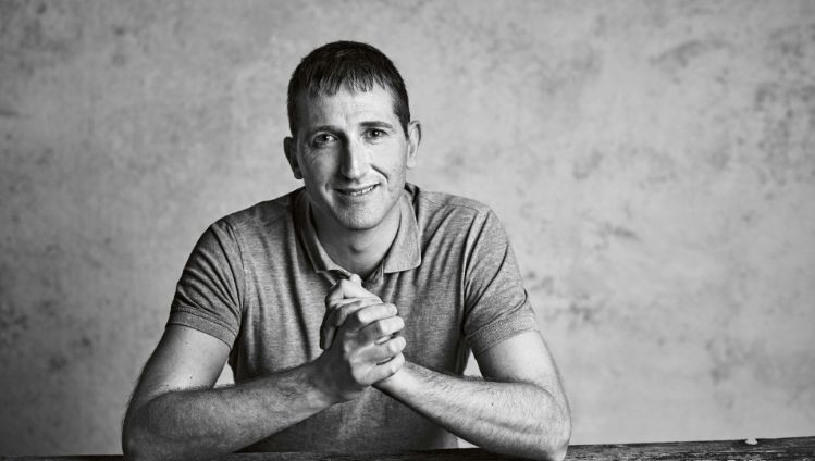 stories-employee-development-simon-brunner-portrait-stage-pic